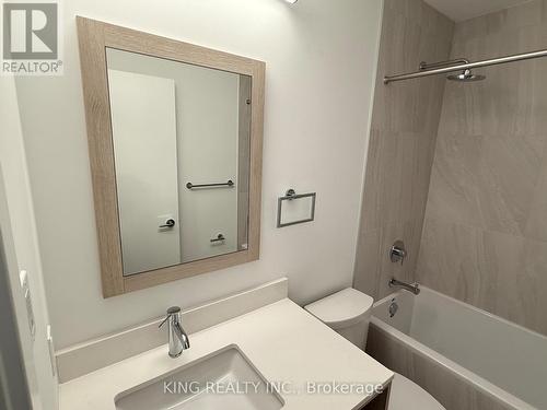 824 - 1007 The Queensway, Toronto, ON - Indoor Photo Showing Bathroom