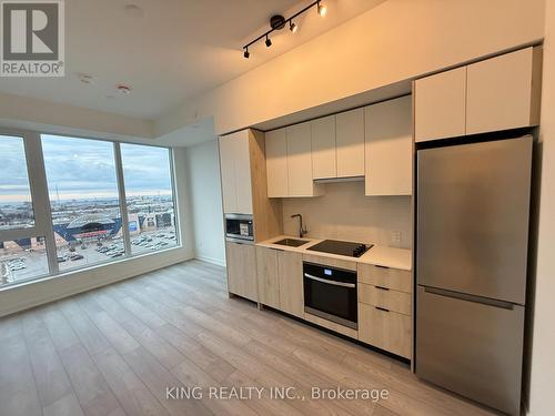 824 - 1007 The Queensway, Toronto, ON - Indoor Photo Showing Kitchen