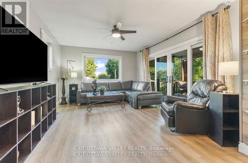 44 Lacroix Bay Road, Whitewater Region, ON - Indoor Photo Showing Living Room