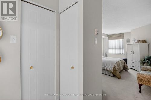 Walk-in closet and linen closet - 617 - 80 Sandcastle Drive, Ottawa, ON - Indoor Photo Showing Bedroom