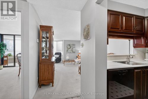 Nearly 1,000 sq ft - 617 - 80 Sandcastle Drive, Ottawa, ON - Indoor