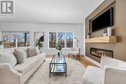 Living room with fireplace - 