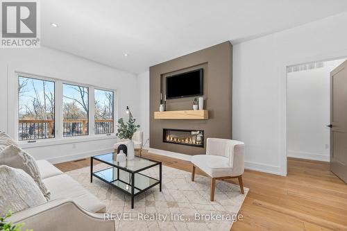 Living room - 752 Gorham Road, Fort Erie (Ridgeway), ON - Indoor Photo Showing Living Room With Fireplace