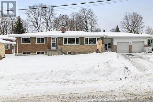 3 DAVISON AVENUE  Brockville, ON K6V 3C3