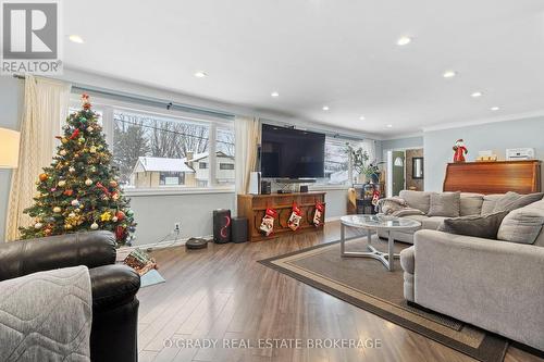 3 Davison Avenue, Brockville, ON - Indoor Photo Showing Living Room
