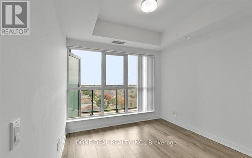 722 - 405 Dundas Street W, Oakville, ON - Indoor Photo Showing Other Room