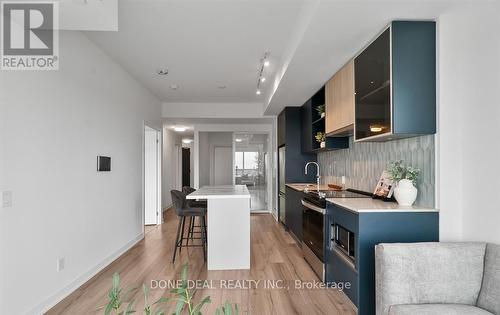 722 - 405 Dundas Street W, Oakville, ON - Indoor