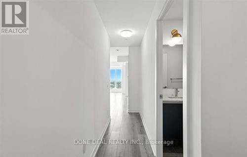 722 - 405 Dundas Street W, Oakville, ON - Indoor Photo Showing Other Room