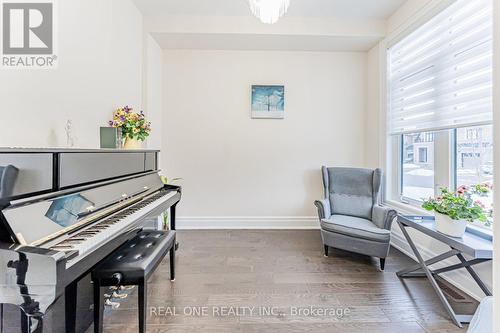 45 Shining Willow Court, Richmond Hill, ON - Indoor Photo Showing Other Room