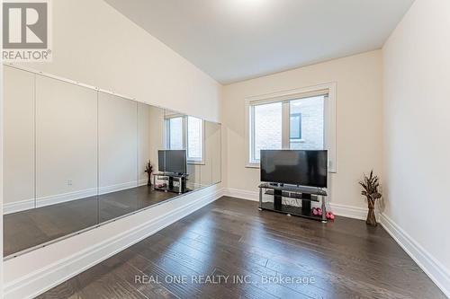 45 Shining Willow Court, Richmond Hill, ON - Indoor Photo Showing Other Room