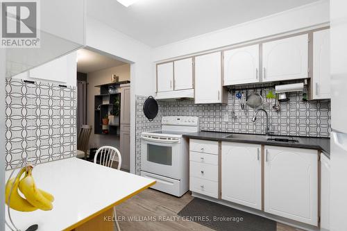 66 Chaucer Crescent, Barrie, ON - Indoor Photo Showing Kitchen