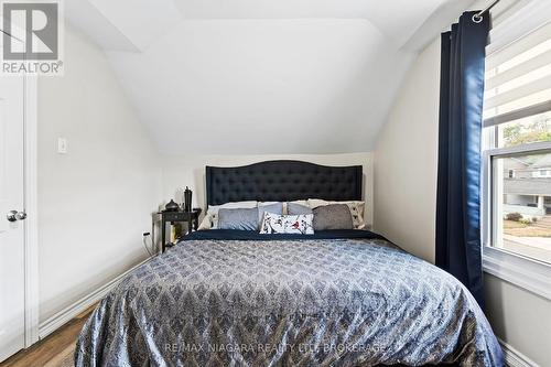 5690 Highland Avenue, Niagara Falls (Hospital), ON - Indoor Photo Showing Bedroom