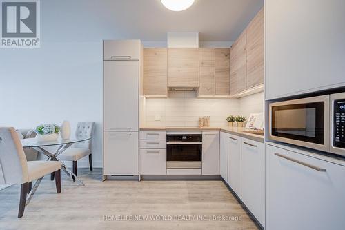 3203 - 12 Gandhi Lane, Markham, ON - Indoor Photo Showing Kitchen With Upgraded Kitchen