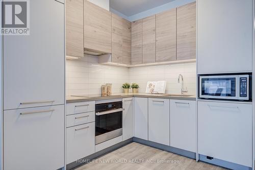 3203 - 12 Gandhi Lane, Markham, ON - Indoor Photo Showing Kitchen