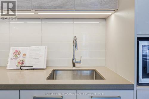 3203 - 12 Gandhi Lane, Markham, ON - Indoor Photo Showing Kitchen