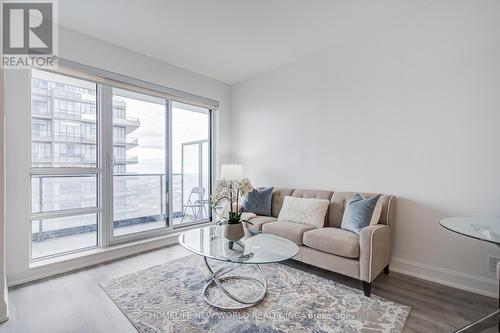 3203 - 12 Gandhi Lane, Markham, ON - Indoor Photo Showing Living Room