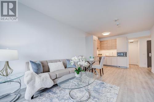 3203 - 12 Gandhi Lane, Markham, ON - Indoor Photo Showing Living Room