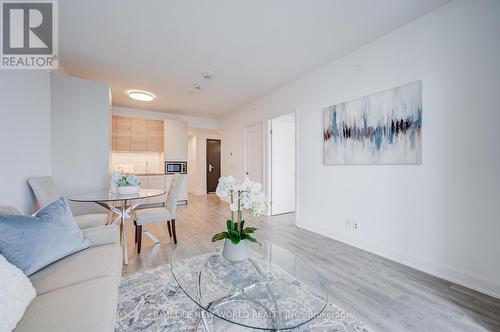 3203 - 12 Gandhi Lane, Markham, ON - Indoor Photo Showing Living Room