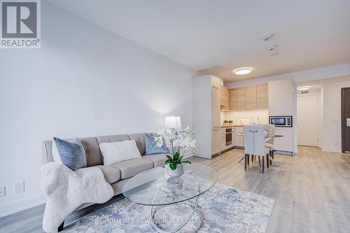 3203 - 12 Gandhi Lane, Markham, ON - Indoor Photo Showing Living Room