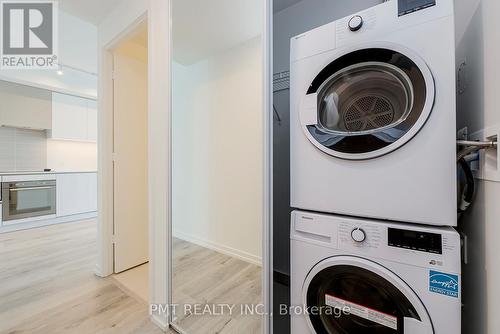 2711 - 7890 Jane Street, Vaughan, ON - Indoor Photo Showing Laundry Room