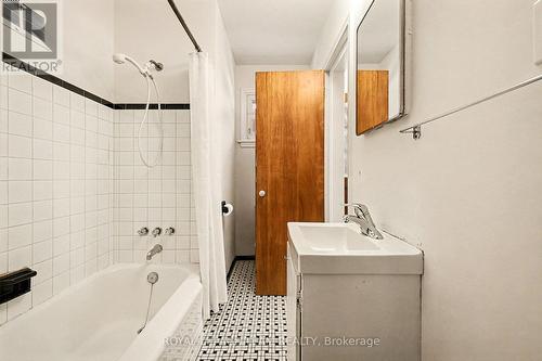 733 Halstead Street, Ottawa, ON - Indoor Photo Showing Bathroom