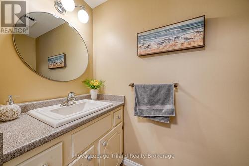 538 Ingersoll Avenue, Woodstock (Woodstock - North), ON - Indoor Photo Showing Bathroom
