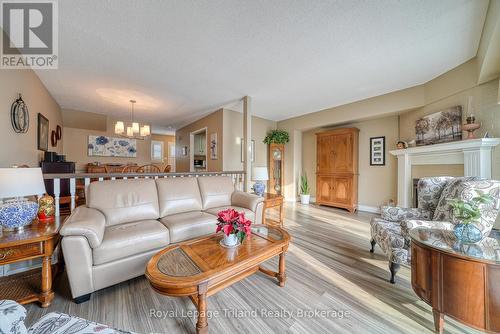 538 Ingersoll Avenue, Woodstock (Woodstock - North), ON - Indoor Photo Showing Living Room