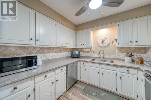538 Ingersoll Avenue, Woodstock (Woodstock - North), ON - Indoor Photo Showing Kitchen With Double Sink