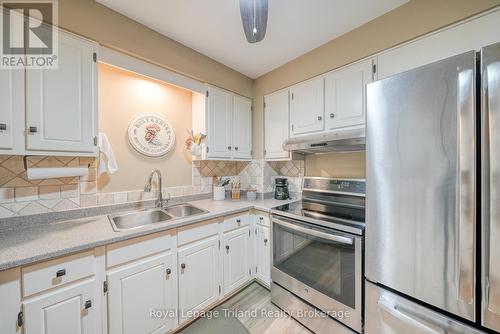 538 Ingersoll Avenue, Woodstock (Woodstock - North), ON - Indoor Photo Showing Kitchen With Double Sink