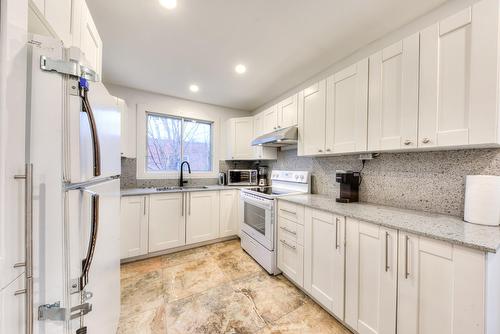 Cuisine - 6720  - 6722 Boul. Milan, Brossard, QC - Indoor Photo Showing Kitchen With Double Sink