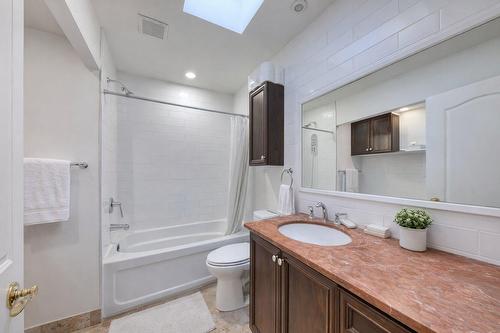 Bathroom - 6720  - 6722 Boul. Milan, Brossard, QC - Indoor Photo Showing Bathroom