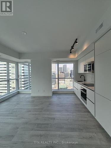 3707 - 327 King Street W, Toronto, ON - Indoor