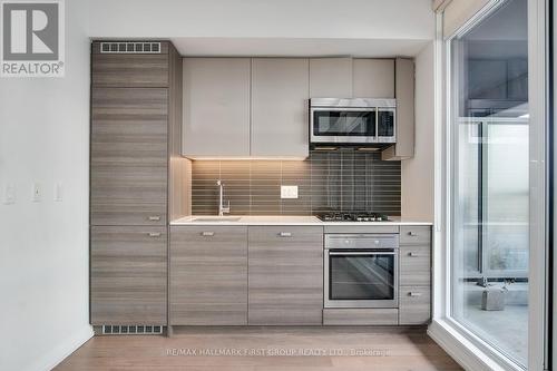 401 - 835 St Clair Avenue W, Toronto, ON - Indoor Photo Showing Kitchen