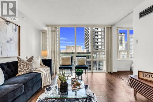 1006 - 330 Rathburn Road W, Mississauga, ON - Indoor Photo Showing Living Room