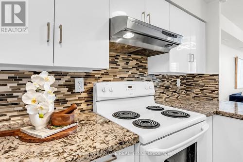 1006 - 330 Rathburn Road W, Mississauga, ON - Indoor Photo Showing Kitchen