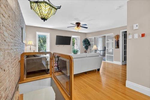 Salon - 201A  - 203A Rue De La Montagne, Montréal (Le Sud-Ouest), QC 