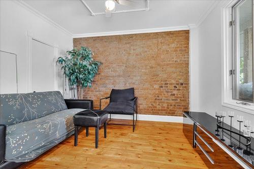 Den - 201A  - 203A Rue De La Montagne, Montréal (Le Sud-Ouest), QC 