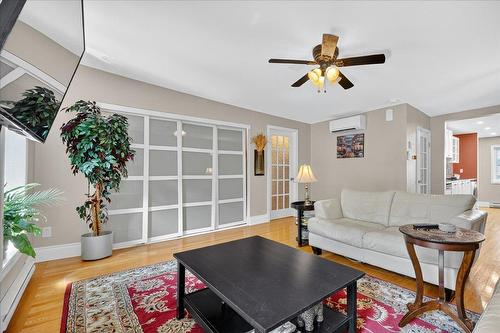 Salon - 201A  - 203A Rue De La Montagne, Montréal (Le Sud-Ouest), QC 