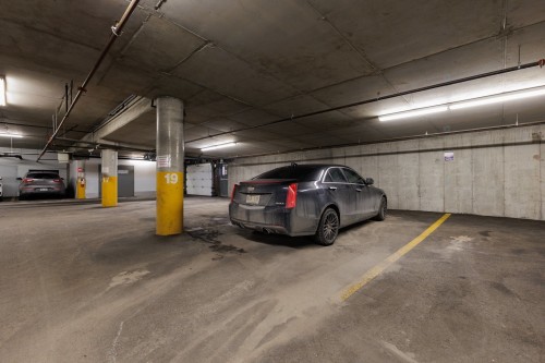 Parking - 301-6800 Boul. Henri-Bourassa O., Montréal (Saint-Laurent), QC - Indoor Photo Showing Garage