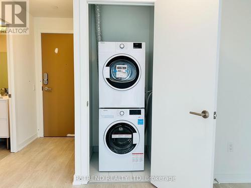 1914 - 1 Quarrington Lane, Toronto, ON - Indoor Photo Showing Laundry Room