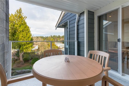734-1600 Stroulger Rd, Nanoose Bay, BC - Indoor Photo Showing Living Room