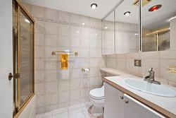 Salle de bains attenante à la CCP - 