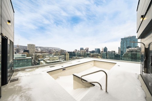 Piscine - 505-1160 Rue Mackay, Montréal (Ville-Marie), QC - Outdoor With View