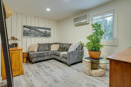 Living room - 1312 Rue Dion, Val-David, QC - Indoor Photo Showing Living Room