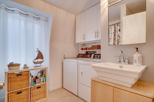 Bathroom - 1312 Rue Dion, Val-David, QC - Indoor Photo Showing Laundry Room