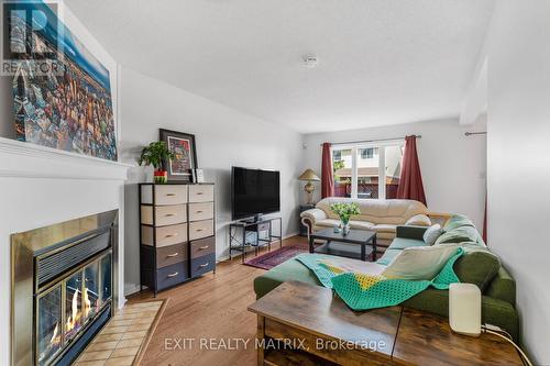26 - 42 Oakhaven Private, Ottawa, ON - Indoor Photo Showing Living Room With Fireplace