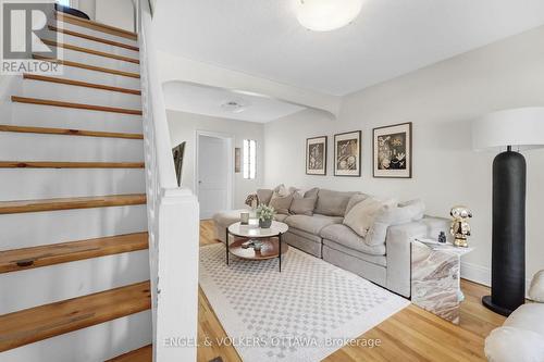 46 Holland Avenue, Ottawa, ON - Indoor Photo Showing Living Room
