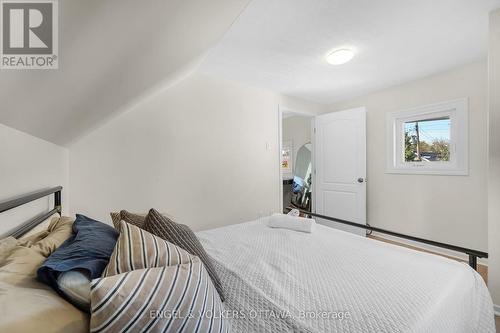 46 Holland Avenue, Ottawa, ON - Indoor Photo Showing Bedroom