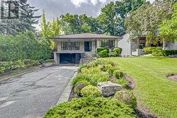 47 WATERLOO AVENUE  Toronto, ON M3H 3Y1