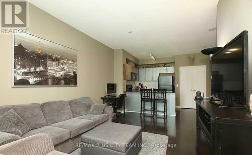 2511 - 12 Yonge Street, Toronto, ON - Indoor Photo Showing Living Room